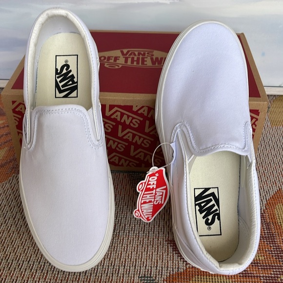 Vans WMNS Classic Slip-On
True White
VN0A3JEZW00
Sneakers - Picture 13 of 16